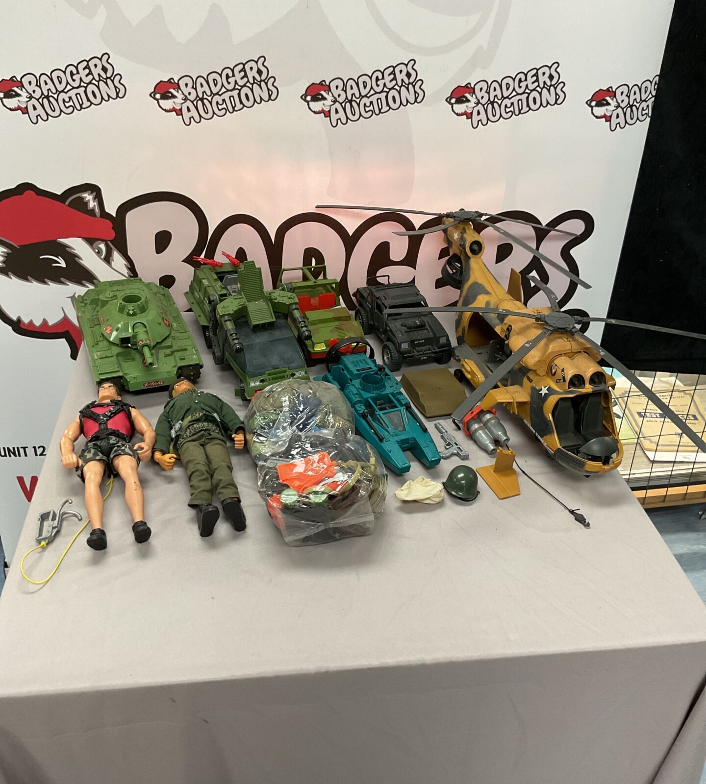 Vintage G.I. Joe and Action Man figures with accessories in a lot.