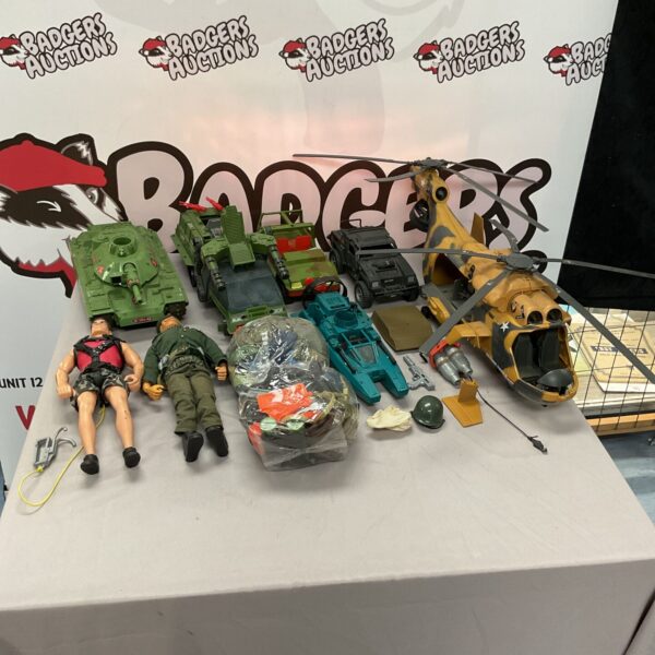 Vintage G.I. Joe and Action Man figures with accessories in a lot.