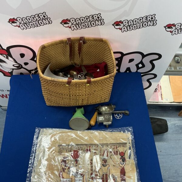 Vintage kitchenalia lot featuring a manual meat mincer and enamelware.