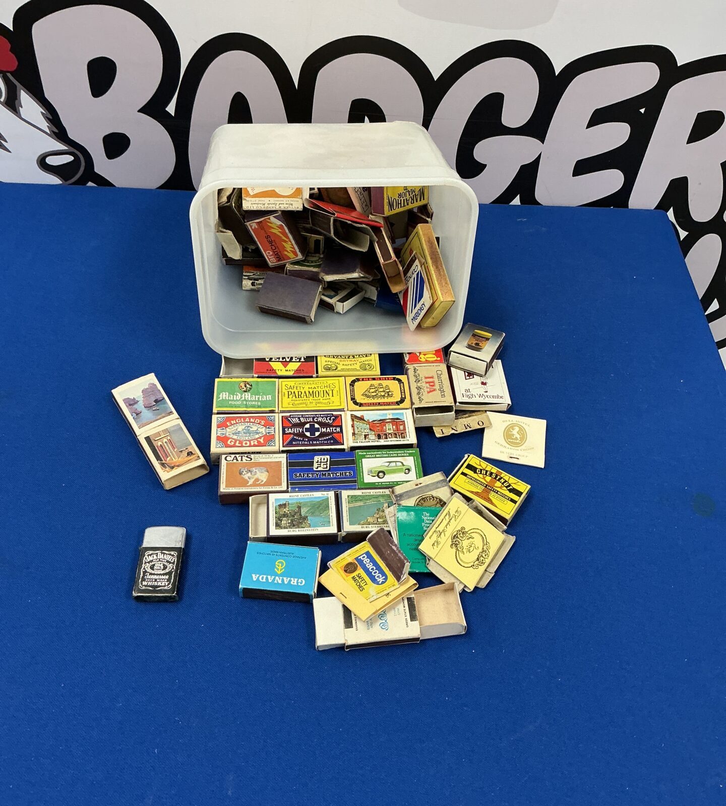Large lot of vintage matchboxes and a Jack Daniels lighter for collectors.