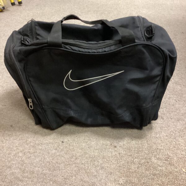 Black vintage Nike holdall bag with swoosh logo.