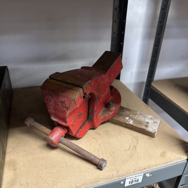 Vintage Record No2 bench vice, a classic workshop tool.