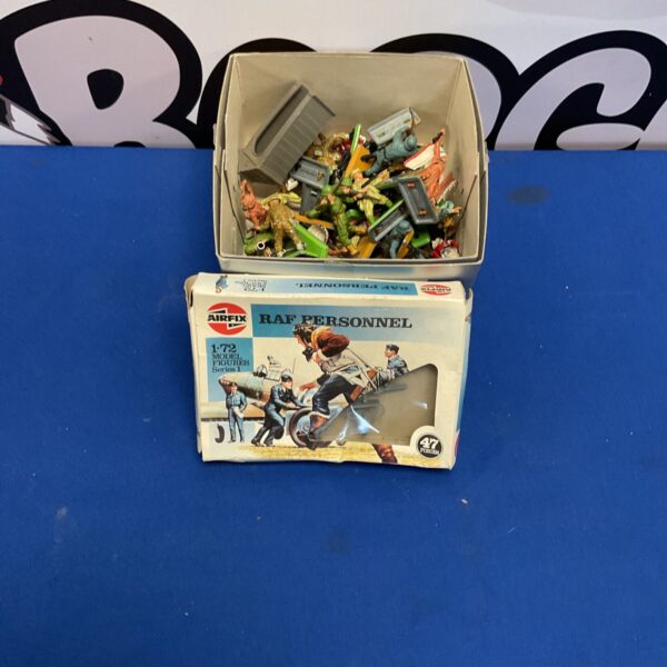 Vintage Deetail toy soldiers in a box, collectible miniature figures.