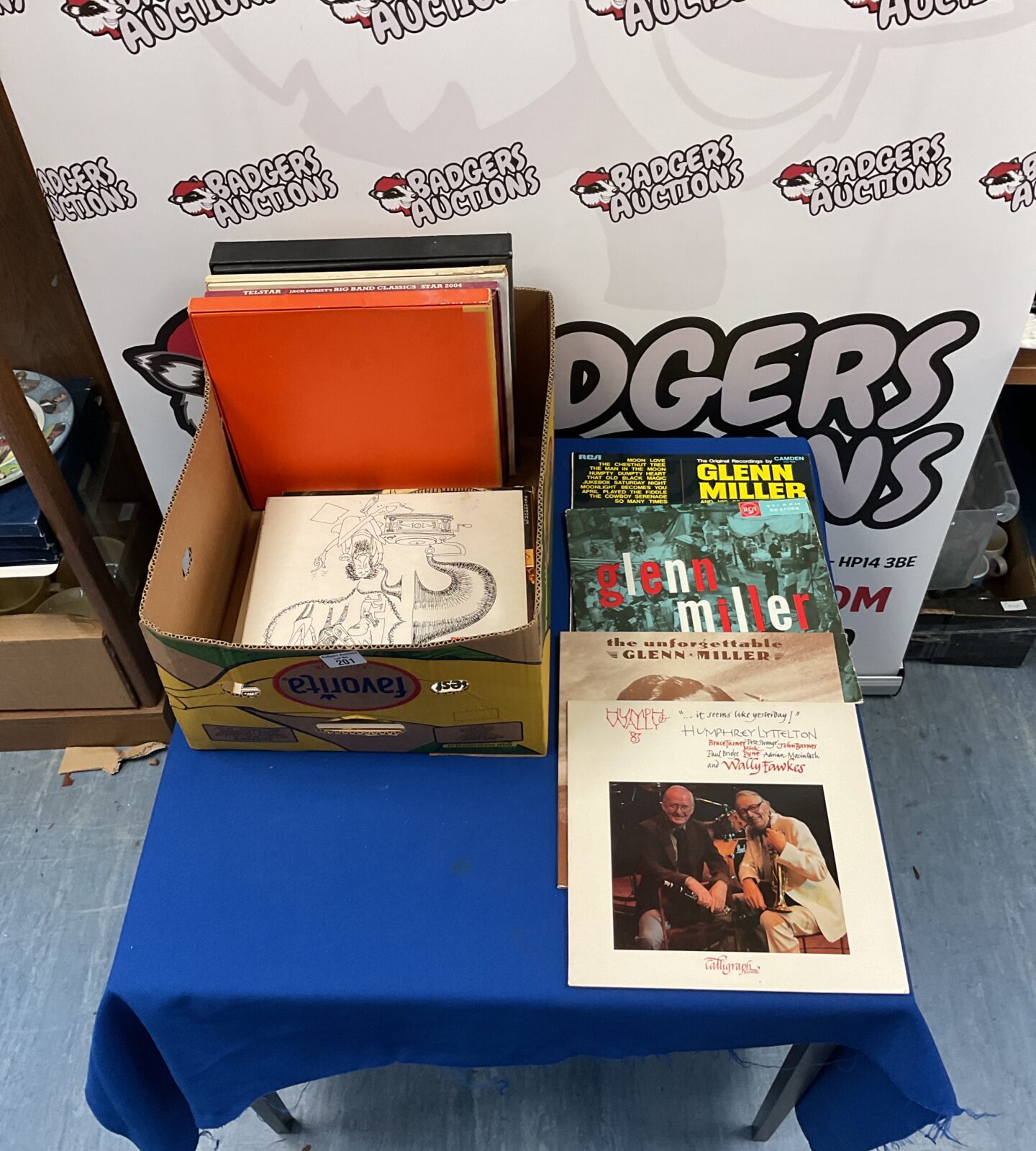 Mixed lot of vintage vinyl records, classical and orchestra music.