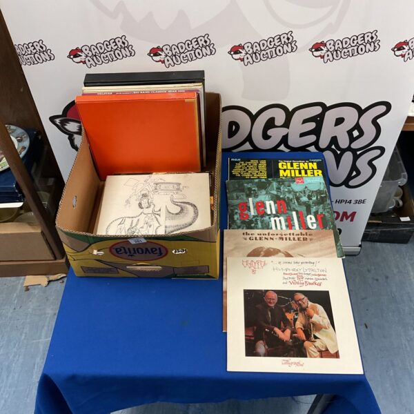 Mixed lot of vintage vinyl records, classical and orchestra music.