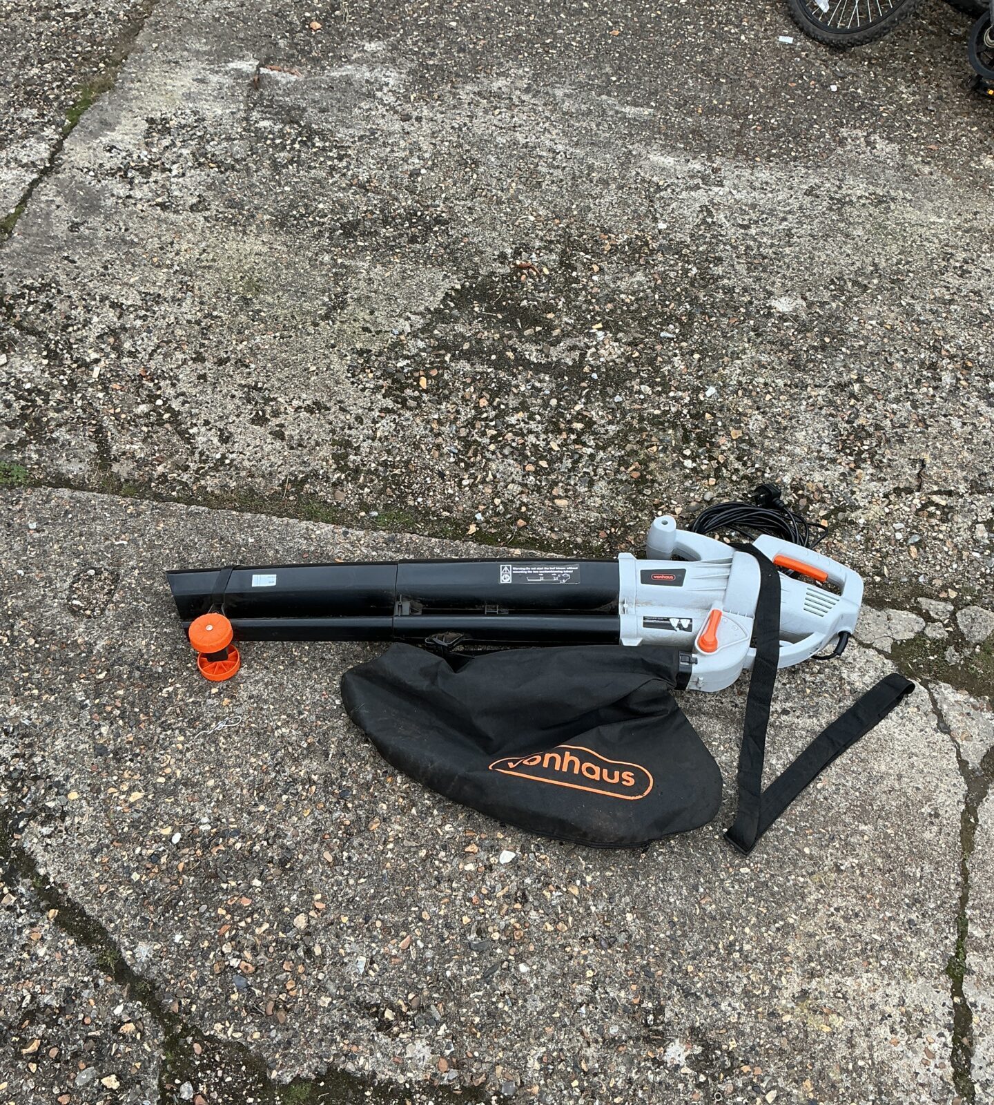 Vonhaus electric garden vac blower in used condition.