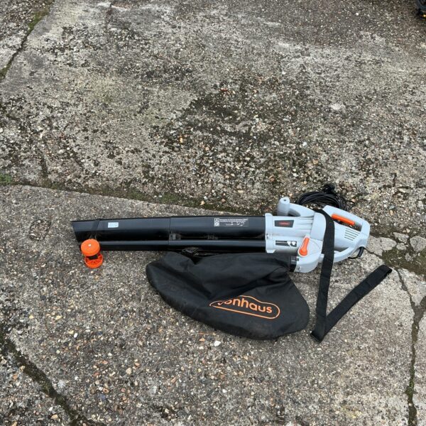 Vonhaus electric garden vac blower in used condition.