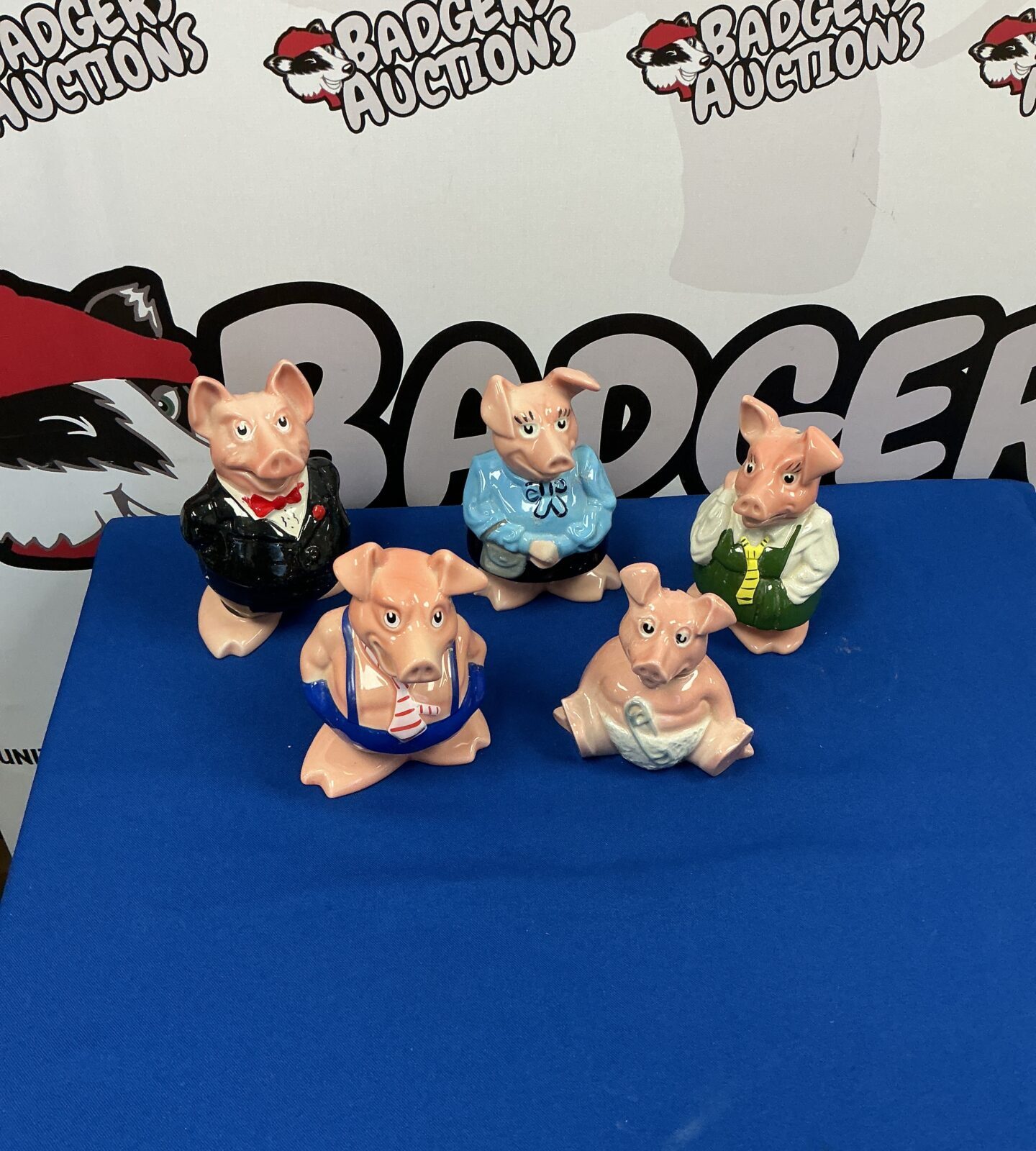 Wade NatWest piggy bank set, collectible ceramic pigs.