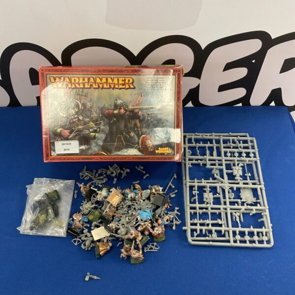 Warhammer Dwarf Thunderers box with miniatures inside.