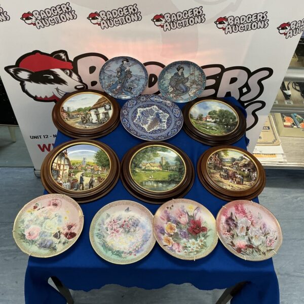 Collection of vintage Wedgwood and decorative wall hanging plates.