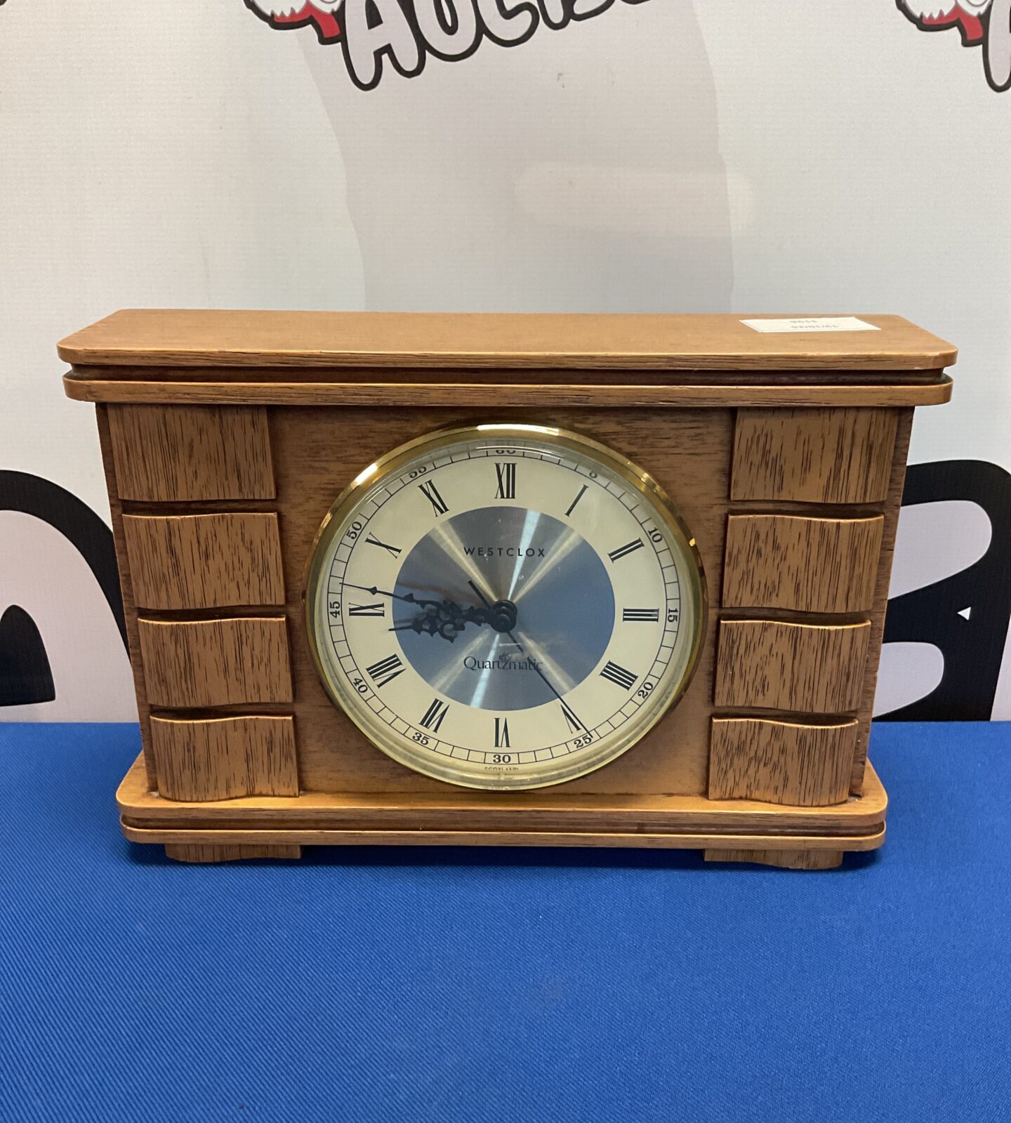 Vintage Westclox Quartzmatic mantle clock with woodgrain case.