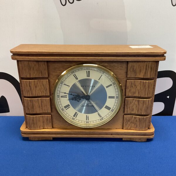 Vintage Westclox Quartzmatic mantle clock with woodgrain case.