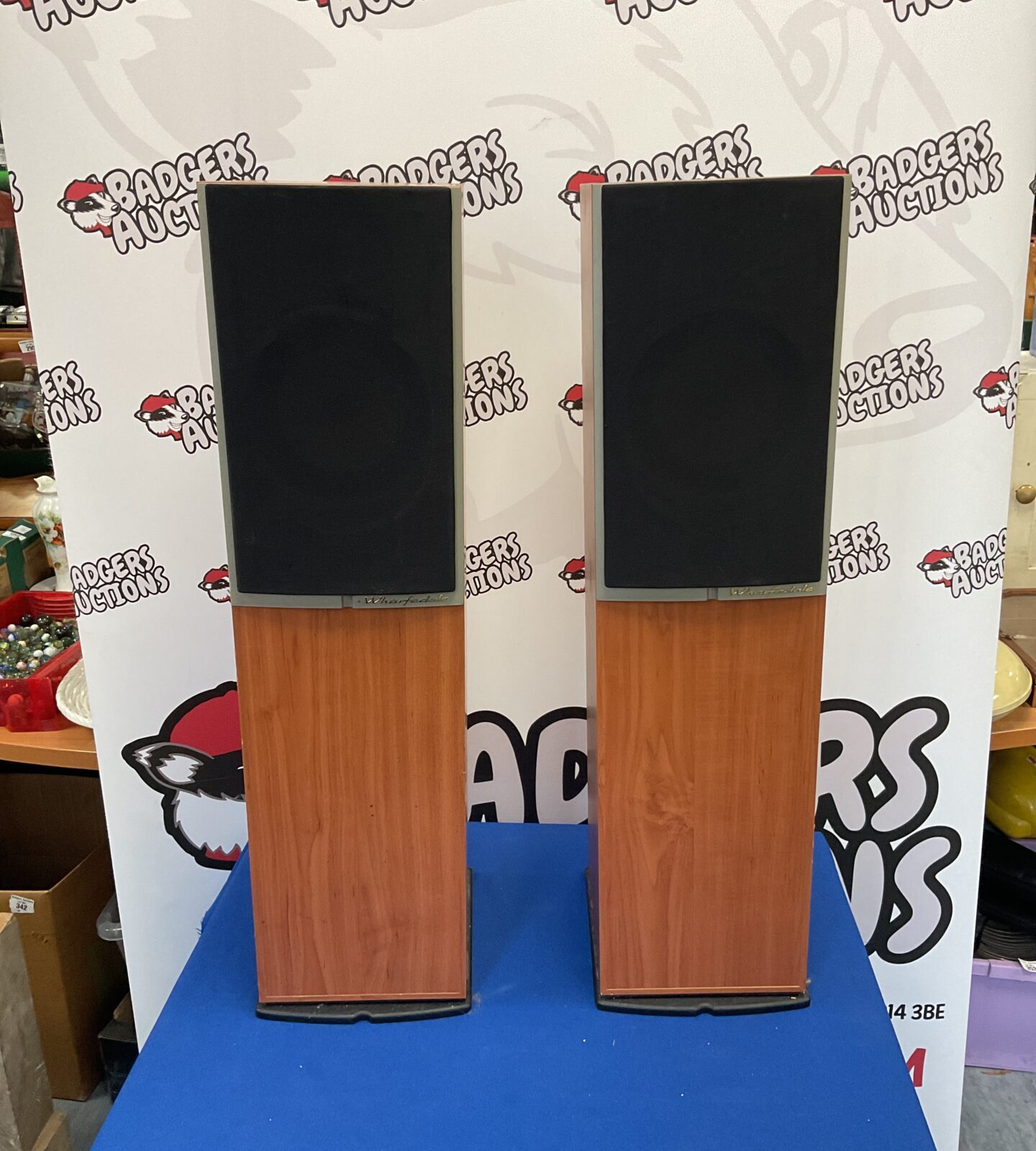 Pair of vintage Wharfedale Diamond 8.3 bookshelf speakers in good condition.