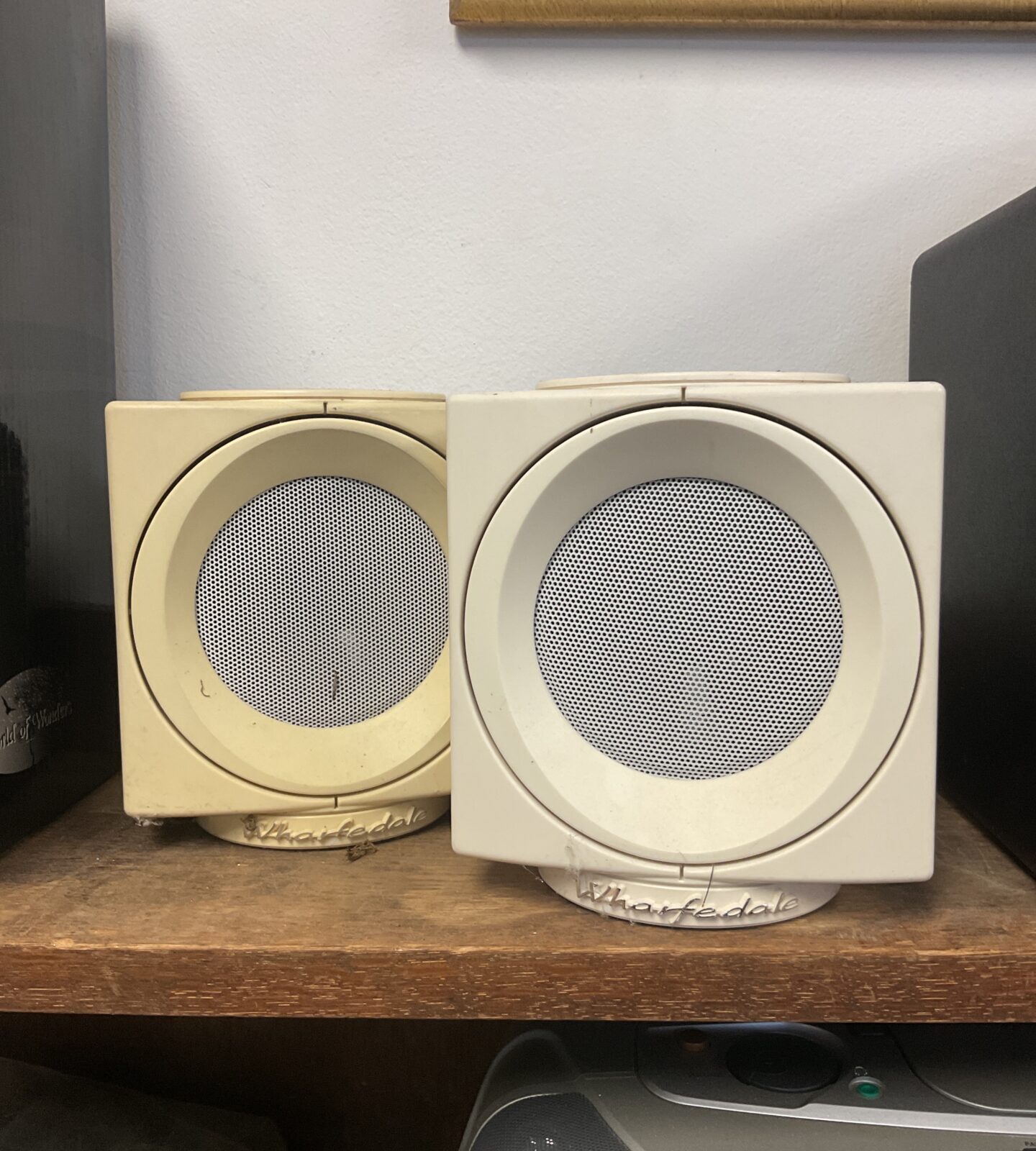 Pair of vintage Wharfedale Modus speakers in good condition.