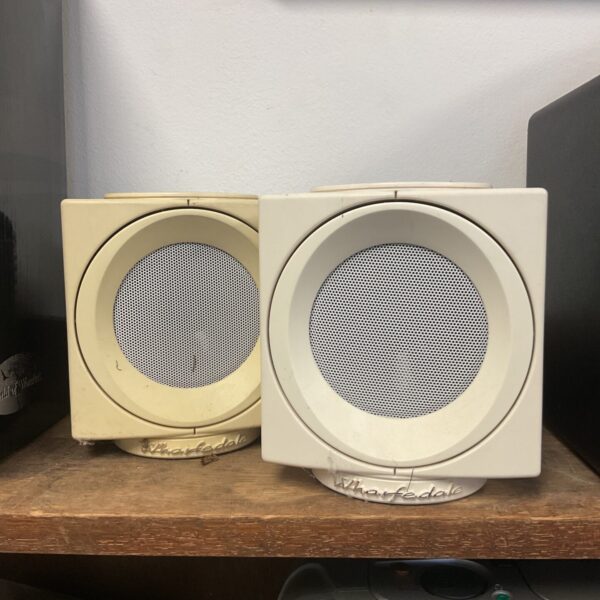 Pair of vintage Wharfedale Modus speakers in good condition.