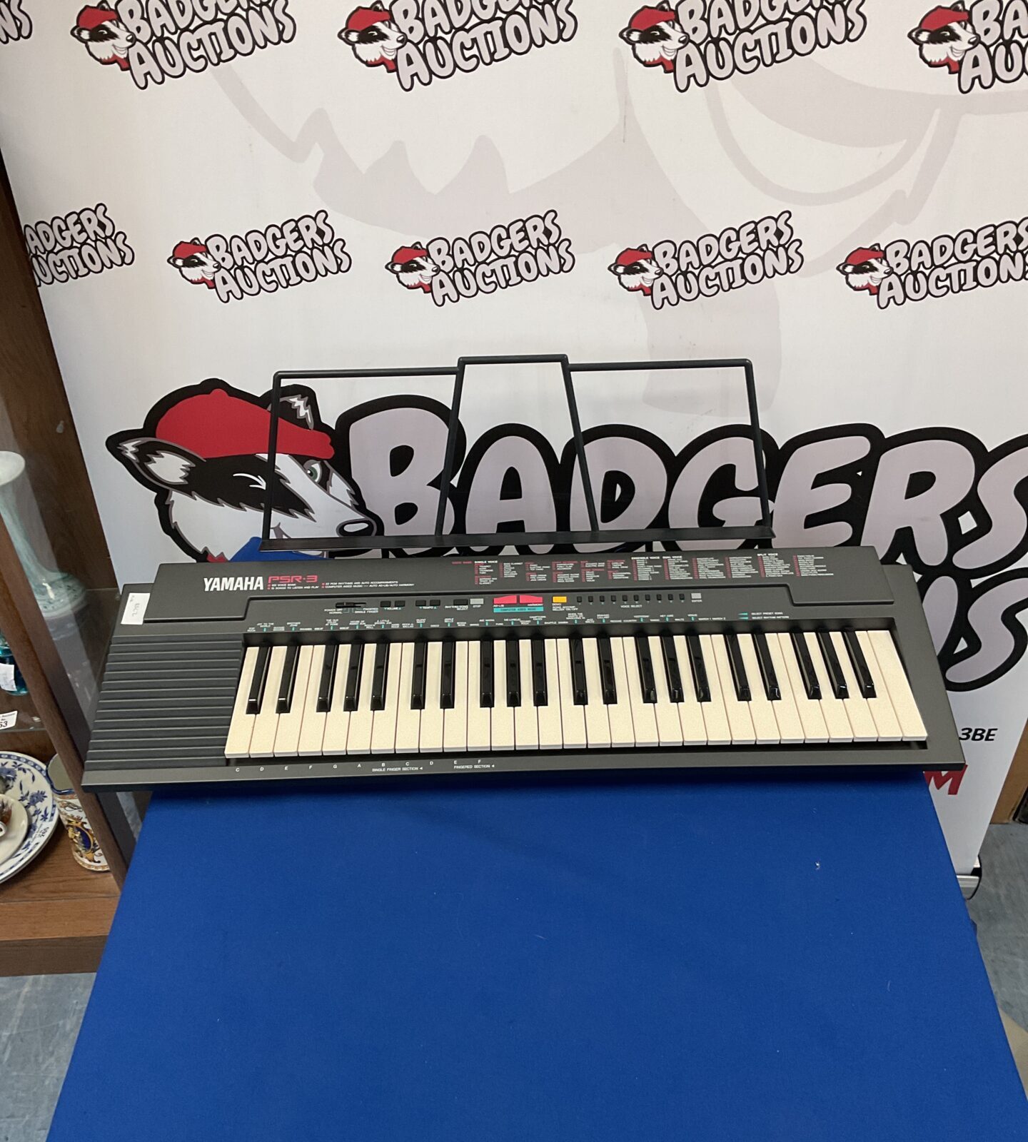 Vintage Yamaha PSR3 portable keyboard in good condition.