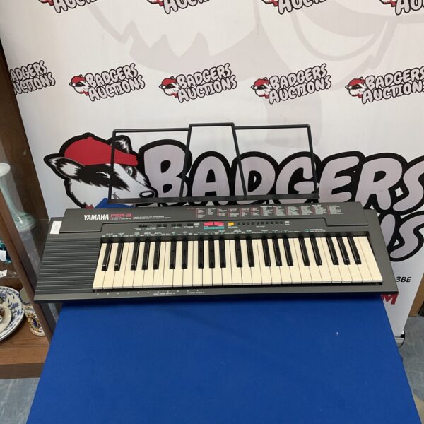 Vintage Yamaha PSR3 portable keyboard in good condition.