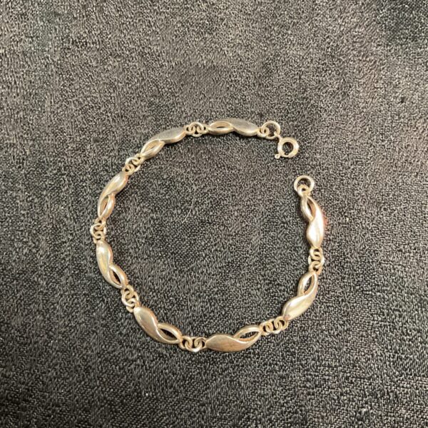 Delicate 925 silver chain bracelet, elegant women's jewellery.