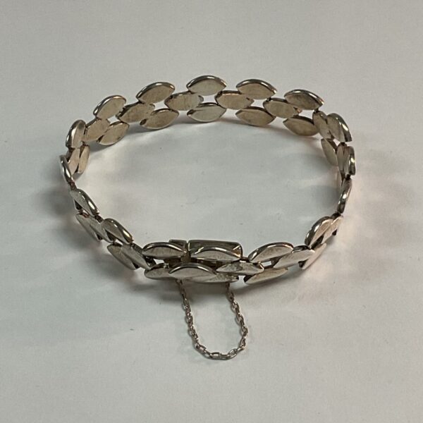 Delicate 925 silver link bracelet, classic jewellery design.