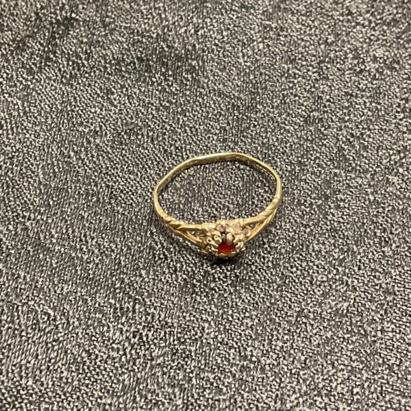 Vintage 9ct gold ring with a central garnet and white stone cluster.