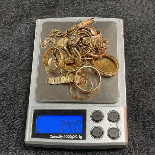 Lot of 9ct gold scrap for melting and refining.