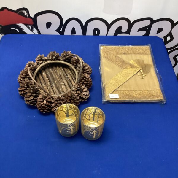 Rustic acorn table centrepiece with two candle holders for warm lighting.