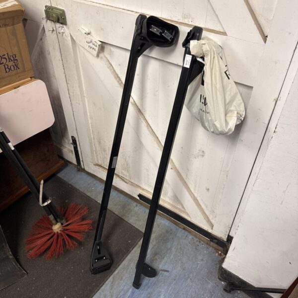 Adjustable roof bars set with fittings for vehicle transport.