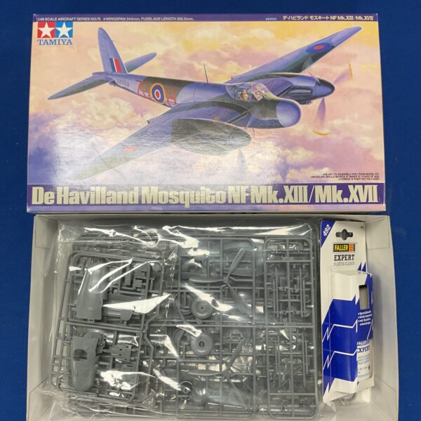 Airfix 1/72 scale De Havilland Mosquito model kit box art.
