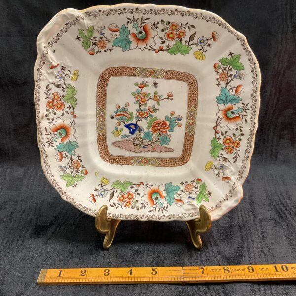 Antique Minton bowl with vibrant Bombay Japan pattern, circa 1840.