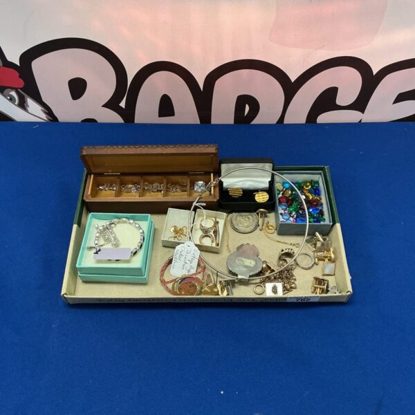 Tray of assorted jewellery, including necklaces, bracelets and earrings.