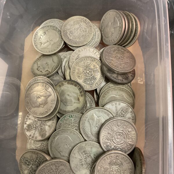 Overview of a lot of British Florins, silver and cupro-nickel coins.