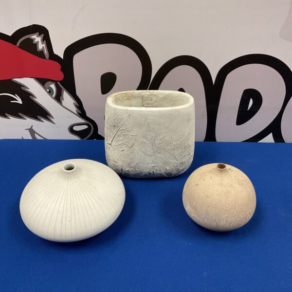 Ceramic bud vases set with leaf pattern for floral arrangements.