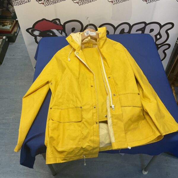 XL size Central waterproof jacket and trousers set.