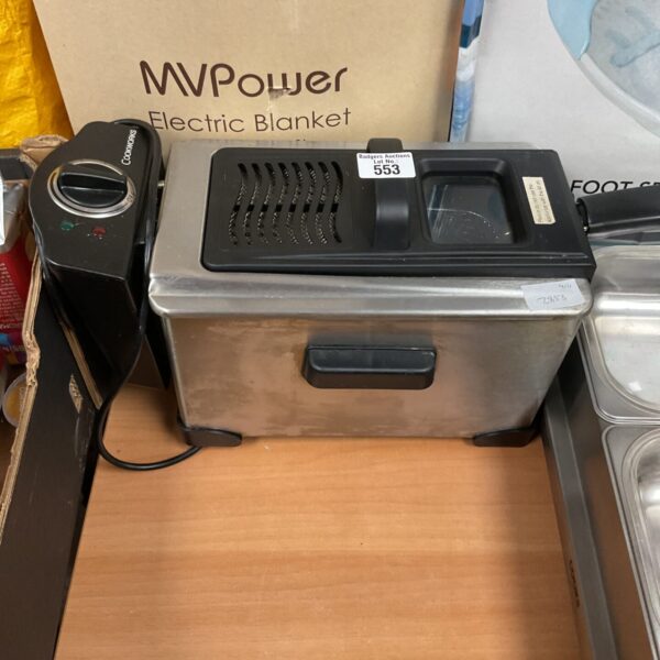 Cookworks deep fat fryer kitchen appliance for home cooking.