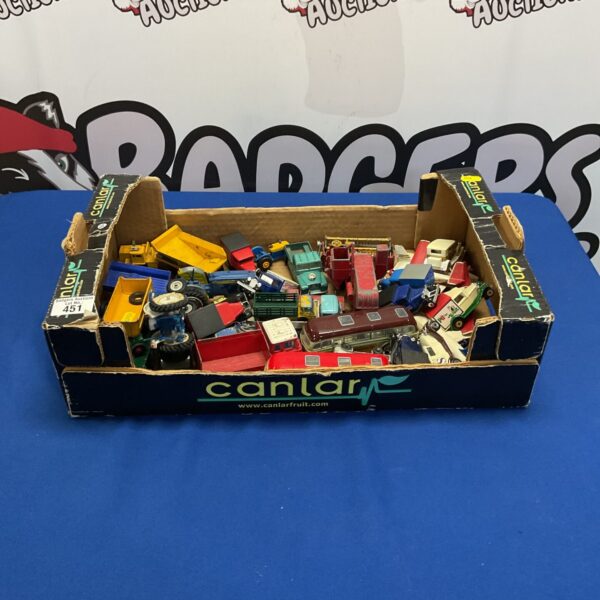 Mixed lot of vintage and modern diecast model cars.