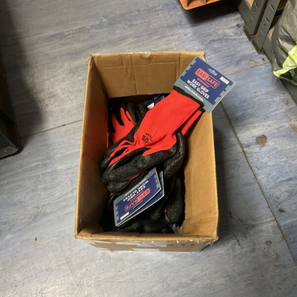 Box of new Easisafe work gloves size M for hand protection.