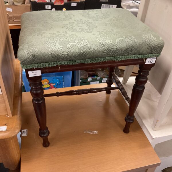 Elegant Edwardian mahogany piano stool with upholstered seat.
