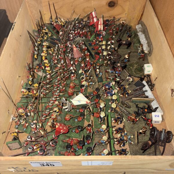 Vintage lead figures depicting English Civil War soldiers in a lot.