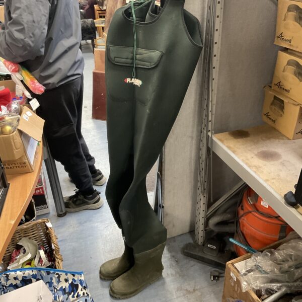 Fladen size 43 fishing waders for outdoor angling.