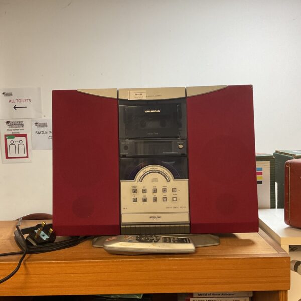 Vintage Grundig UMS 9V VCR player, a retro video recorder.