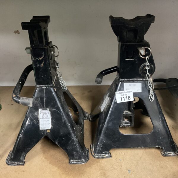 Pair of used Halfords 3 tonne ratchet axle stands for car repair.