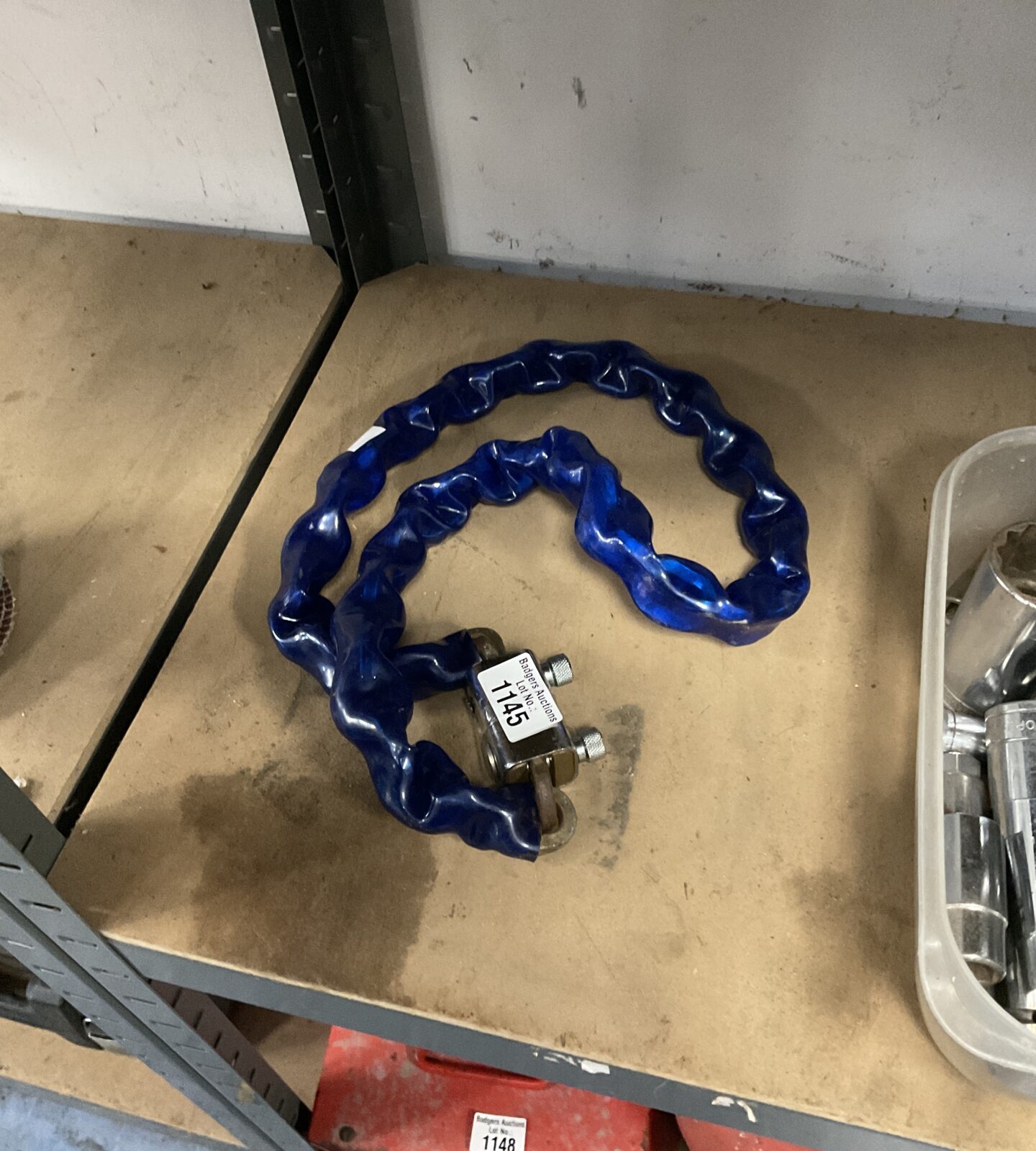 Heavy duty motorcycle/bicycle security chain with keys – Badgers Auctions