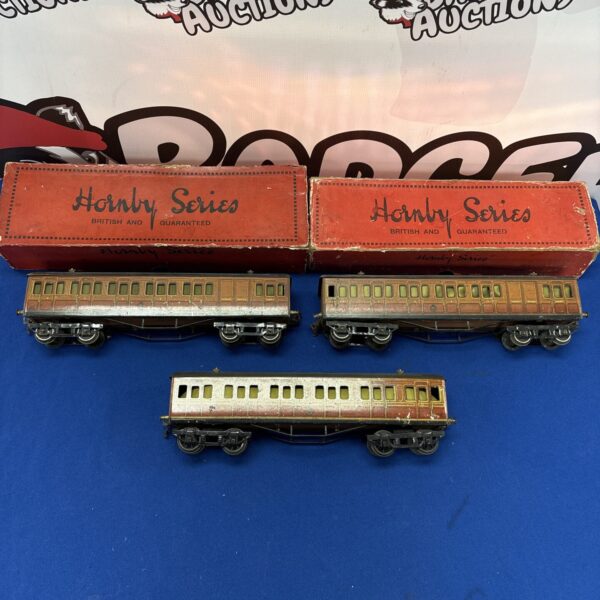 Vintage Hornby O Gauge carriages with original boxes.