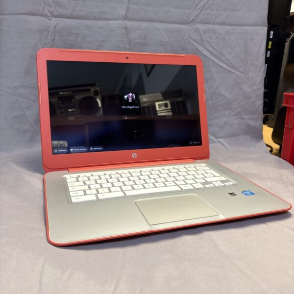 Red HP Chrome laptop, model 14-q011sa, open on a desk.