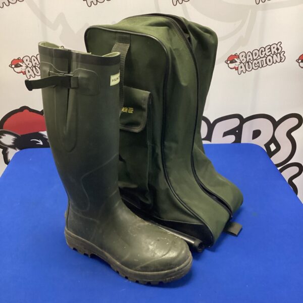 Size 10 Hunter Wellington boots, classic waterproof rubber footwear.