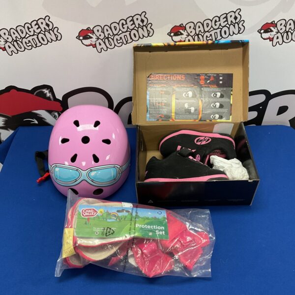 Pair of Black and pink Size 12 Children's Twin wheeled Heelys Skate Shoes With Set of Safety Pads & pink km racing crash helmet