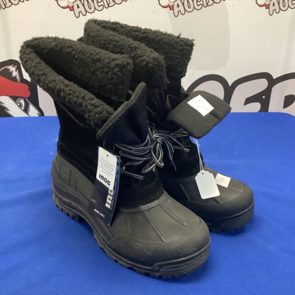 New size 8 Inoc winter boots with tags.
