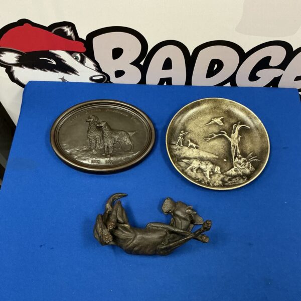 Vintage Irish Setter plates and sleepy dog figurine collectible.