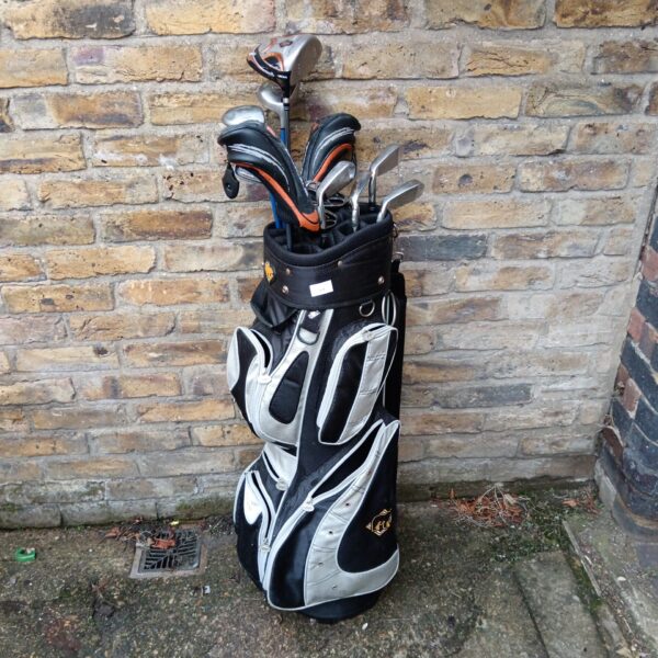 Jack Nicklaus golf club set in golden bear bag.