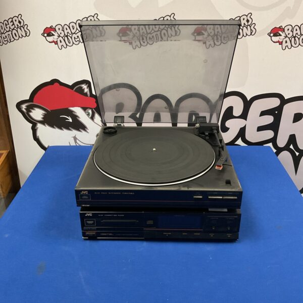 Vintage JVC AL-E1 turntable and XL-E3 CD player, classic audio equipment.